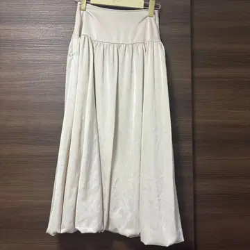 화이트 새틴 벌룬 스커트 herlipto