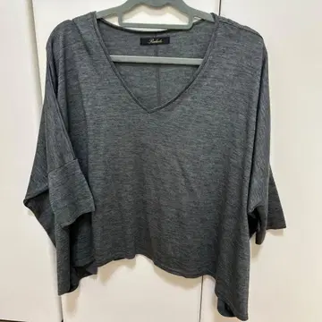 Radiate 그레이 V넥 오부 소매 상의