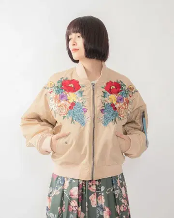 이번 시즌 로이스크레용 자수 MA1