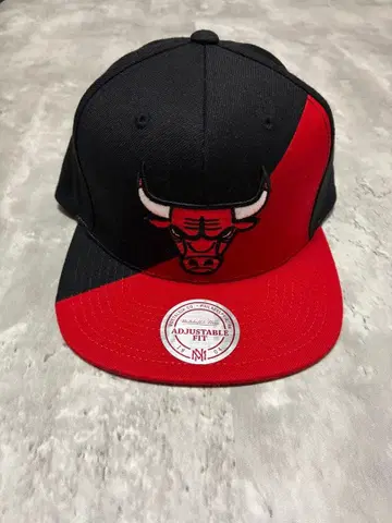 [ Mitchell & Ness ] 불스 스냅백 캡 바이컬러