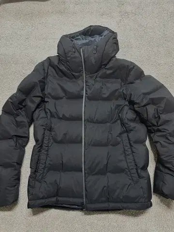 [ 새상품급 ] UNIQLO 블랙 다운 자켓 후드 부착