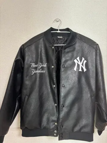뉴욕 양키스 블랙 가죽 바시티 자켓