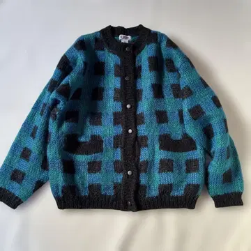 파랑과 블랙 체크 무늬 모헤어 니트 가디건