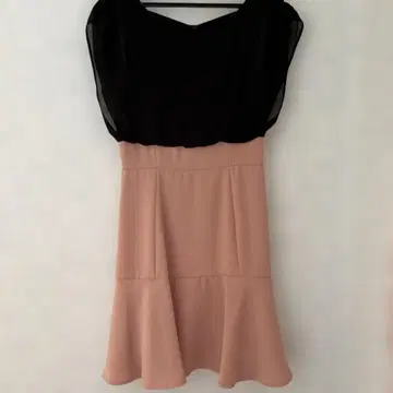 아푸와이저 리셰 슬리브리스 원피스 블랙과 핑크