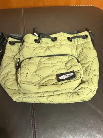 퀼팅 라이트 그린 숄더백