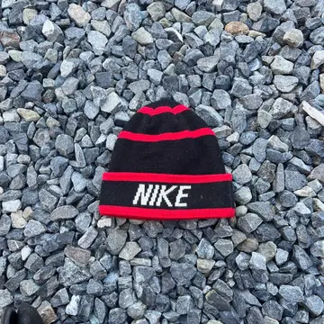 NIKE 스트라이프 니트 모자 블랙 레드