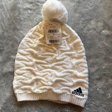 미사용 새상품 ADIDAS 폼폼 포함 니트 모자