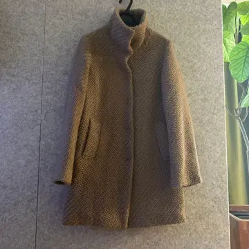 베이지 하이넥 롱 코트