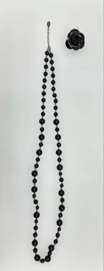 [ INGEBORG ] 블랙 비즈 목걸이와 로즈 모티브