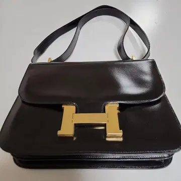 새상품급 이탈리아제 블랙 가죽 H 금장 장식 숄더백