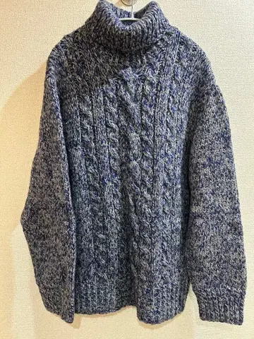 [투모로우랜드] 울 터틀넥 니트