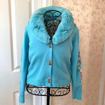 슈퍼 뷰티 스카이블루 퍼 장식 자수 가디건