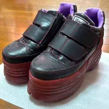 통굽 벨티드 스니커즈