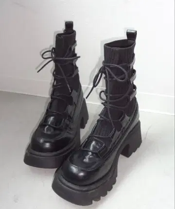레이스업 통굽 부츠