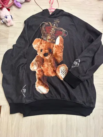 트라바스 곰 후드티