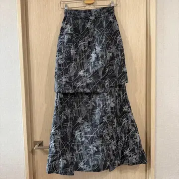 UN3D. LINE FLOWER PADDED ZIP SK