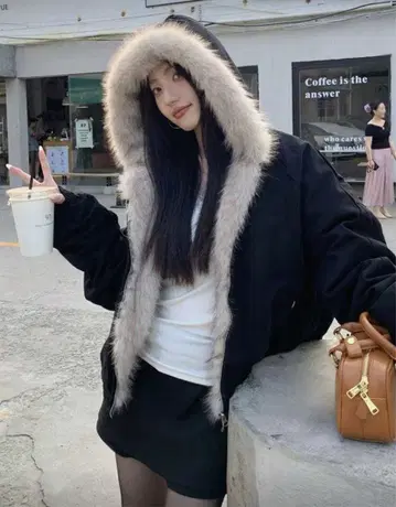 후드 부착 블랙 자켓 S 사이즈