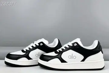 alo 블랙/화이트 스니커즈 24cm