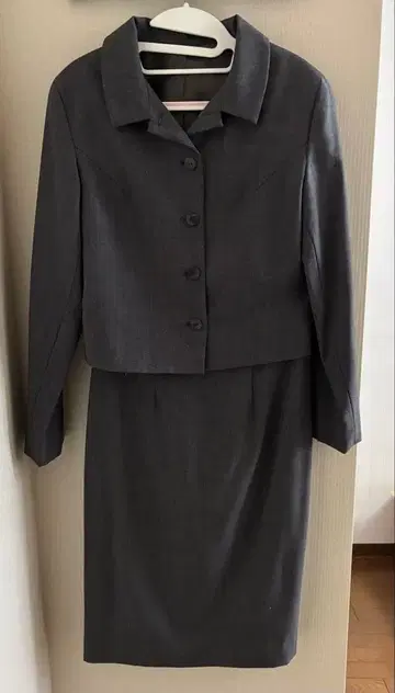 그레이 정장 세트 버튼 달린 자켓