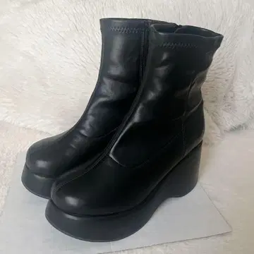 새상품급 STUDIO GILFY 통굽 부츠 LL 빅 사이즈