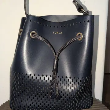 FURLA 네이비 버킷형 핸드백 숄더 스트랩, 더스트백, 파우치 포함