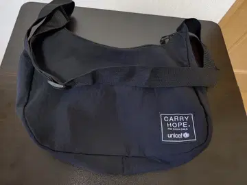 유니세프 숄더백 블랙