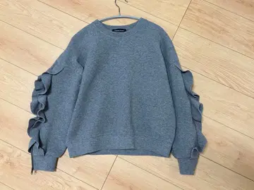 QUEENS COURT 프릴 맨투맨 그레이