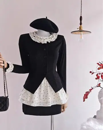 프렌치 도트 티어드 프릴 상의