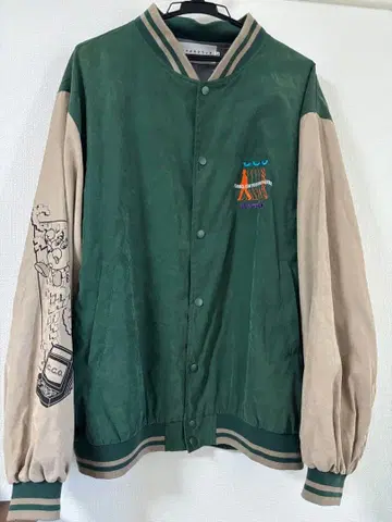 캐러멜 클러치 오케스트라 바시티 자켓