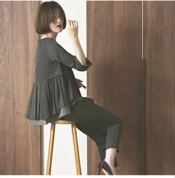 RUIRUE BOUTIQUE 차콜 플리츠 페플럼 셋업 M