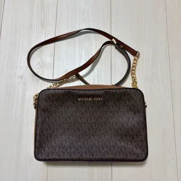 마이클코어스 숄더백 브라운