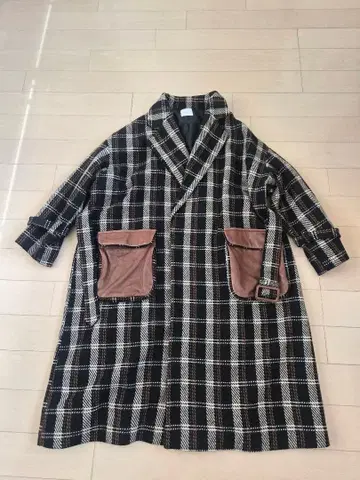 AMERI 체크 무늬 롱 코트