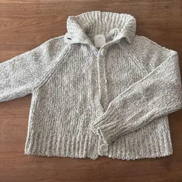 CEPIE. 화이트 계열 버튼 달린 가디건