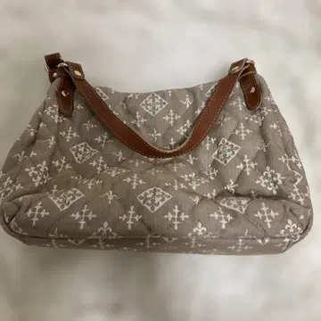 퀼팅 패턴 숄더백 베이지