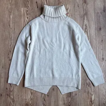 뮤즈 두지엠 클라세 캐시미어 혼방 터틀넥 울 니트