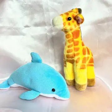 쥐면 삑삑 소리가 나는 기린 돌고래 봉제 인형