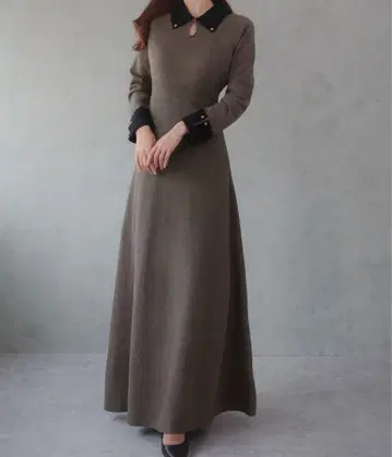 JUNOAH 바이컬러 세미 플레어 니트 원피스