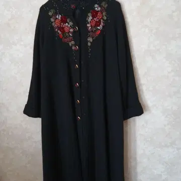 비즈 장식 블랙 롱 코트 아틀리에 사간