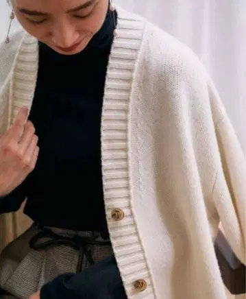 투모로우랜드 맥피 MACPHEE 라무 캐시미어 V넥 가디건