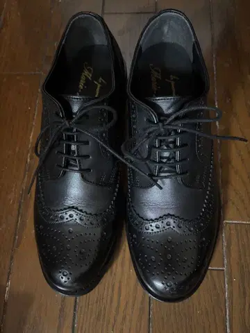 블랙 가죽 윙팁 슈즈