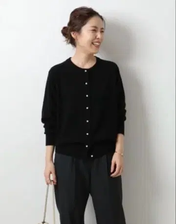 Spick&Span 스픽 앤 스팬 펄 버튼 가디건 블랙