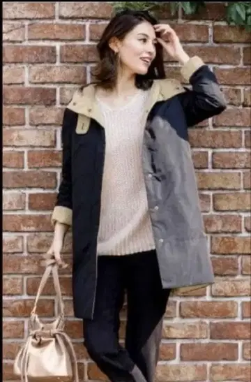 새상품 DoCLASSE 두클라쎄 마법 서모 후드 코트 M