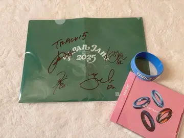 TRACK15 사인 포함 파일 + 앨범 + 고무 밴드