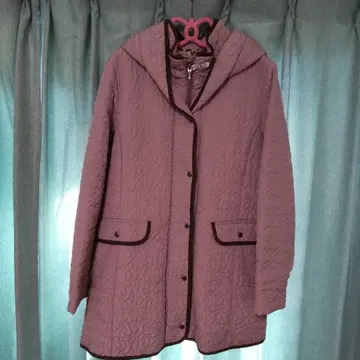 [ 새상품급 ] 모브 핑크 꽃무늬 퀼팅 후드 부착 롱 코트