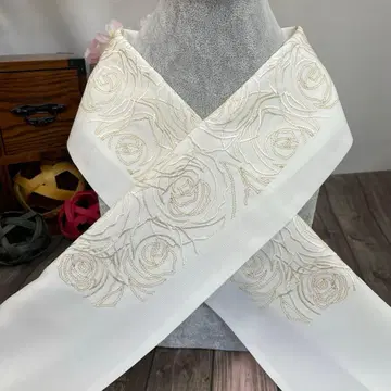 기모노 등에 장미가 고급스럽게 디자인된 자수 장식용 깃 일본제 새상품