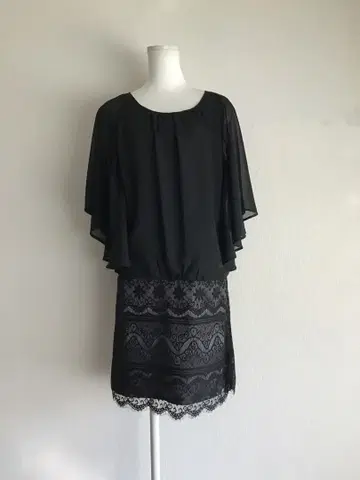 새상품 CYPEROUS VIEW 프릴&레이스 원피스 M 사이즈