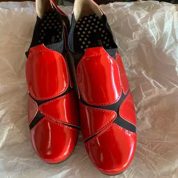 미사용 빨간색 캐주얼 슈즈 L 사이즈