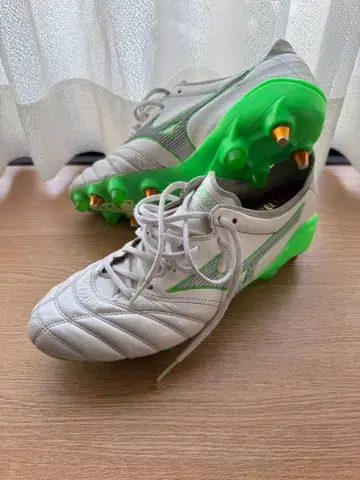 미즈노 모렐리아 네오 3 MIX 밑창