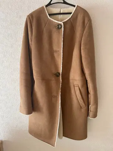 페이크 무스탕 노카라 코트