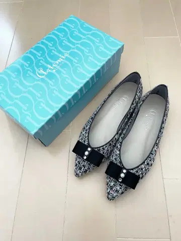 새상품급 diana 펄 비쥬 리본 트위드 펌프스 블랙 24